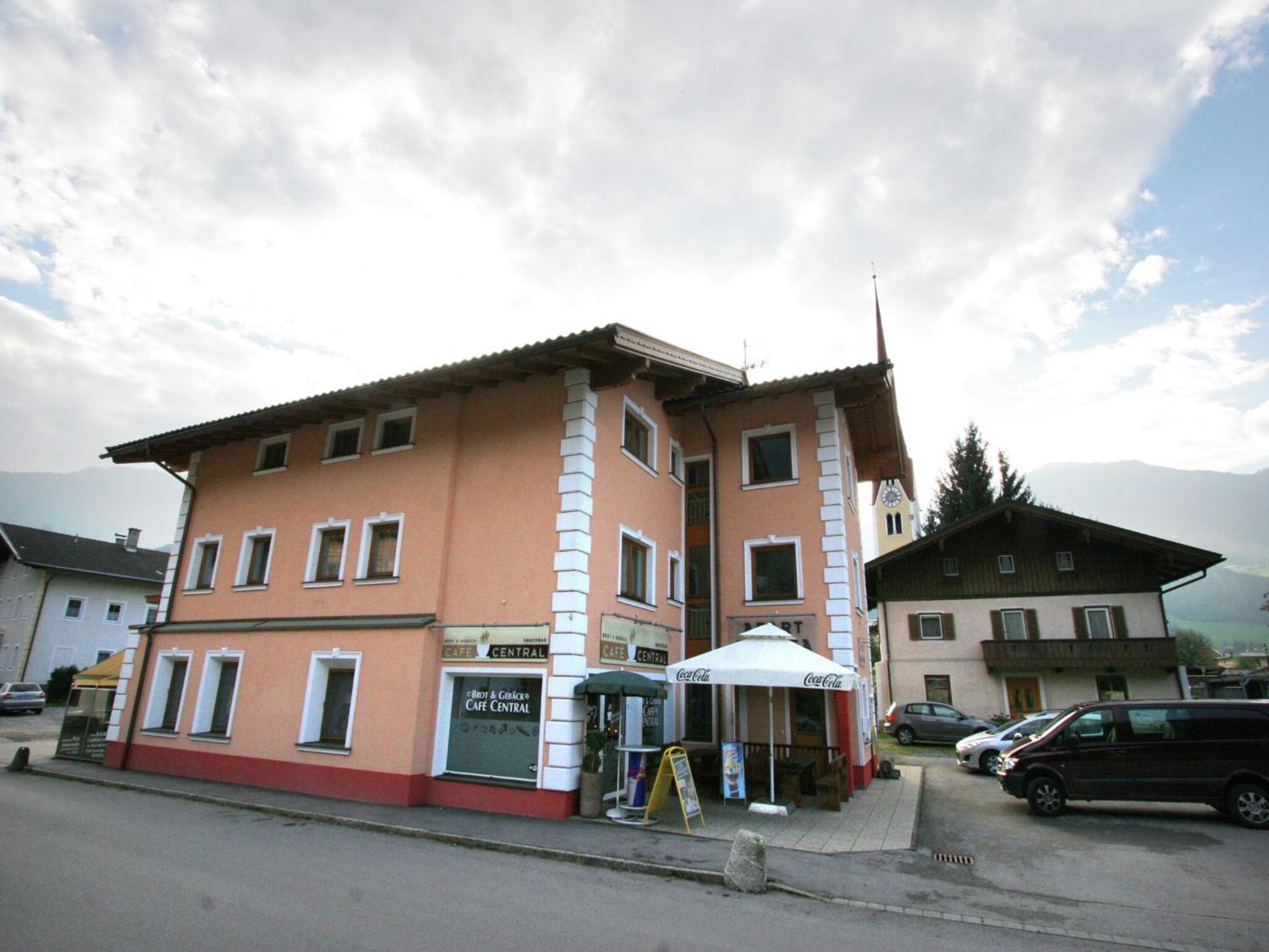 Spacious In Near Area Apartment *