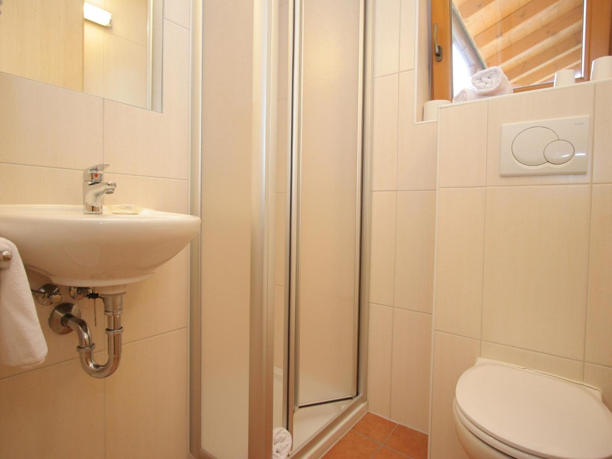 Apartment Spacious In Near Area *