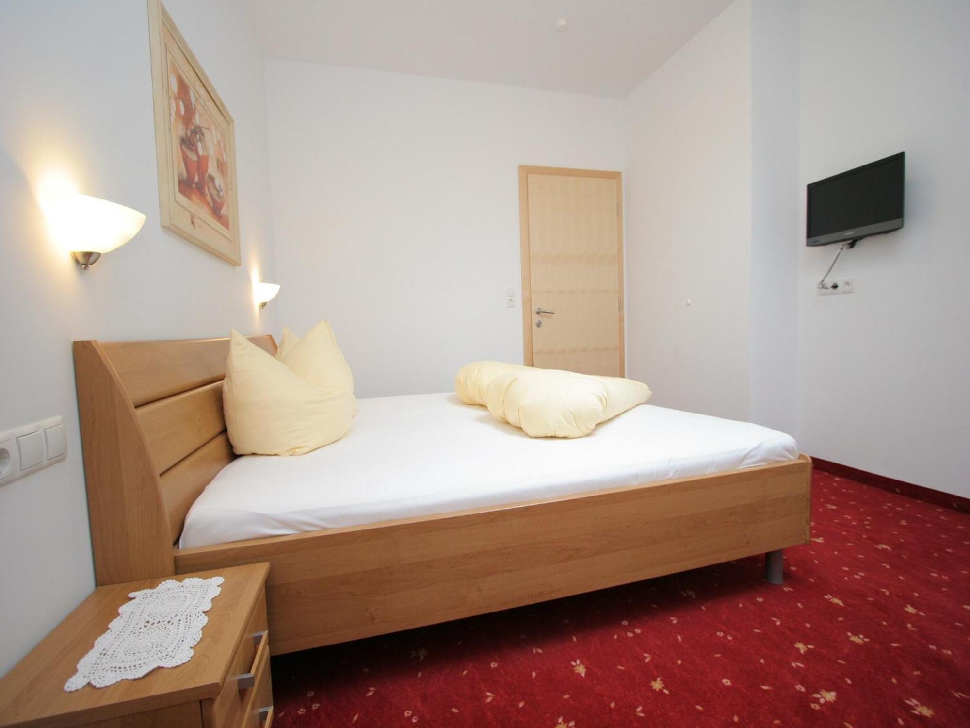Spacious In Near Area Apartment Uderns