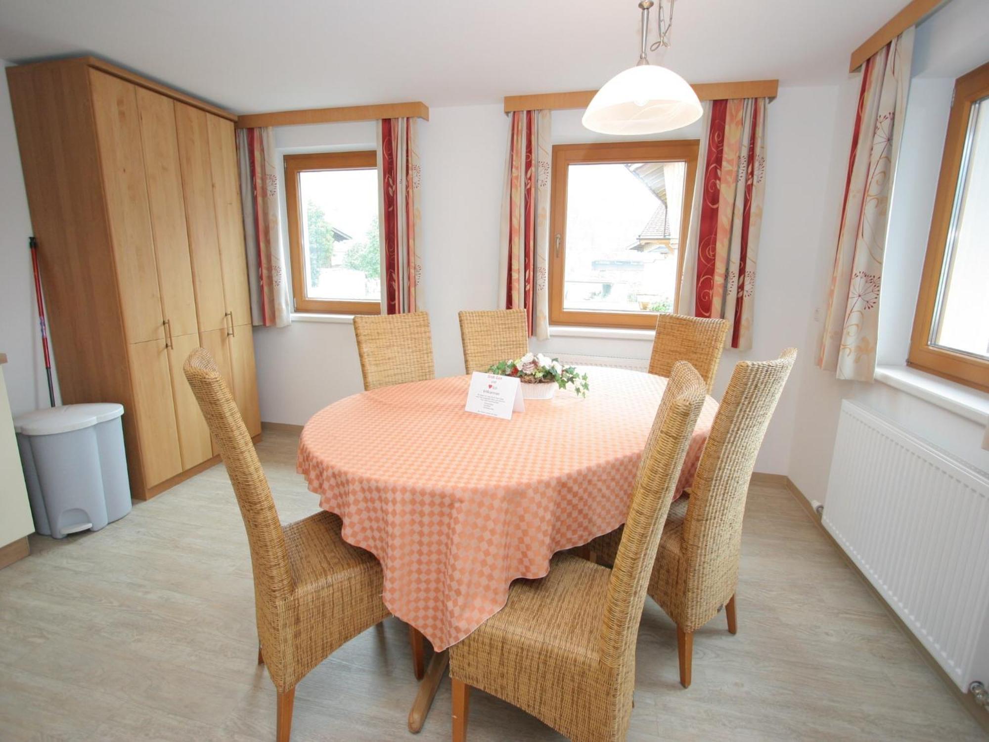 Spacious In Near Area Apartment Uderns