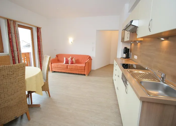 Spacious Apartment In Uderns Near Ski Area